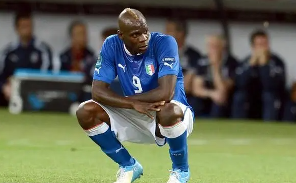 意大利队去年拿下欧洲杯，今年怎么连世界杯都进不去了？